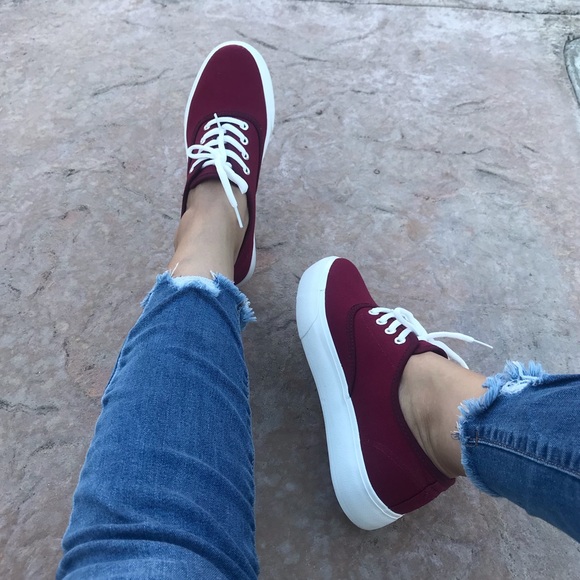 Burgundy classic lace up canvas sneakers✨ - Picture 4 of 8